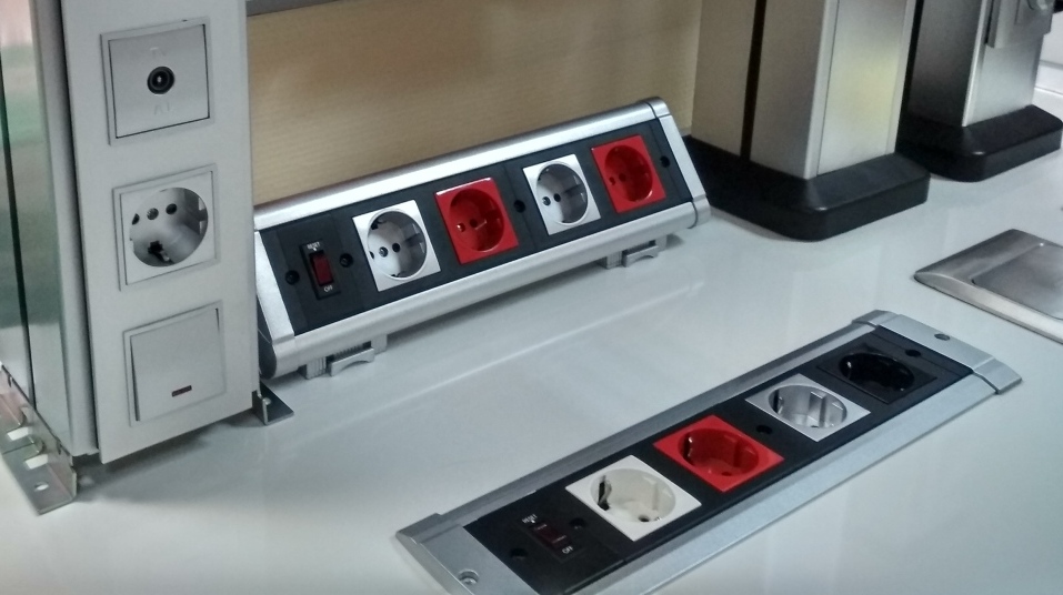 люк в пол для розеток